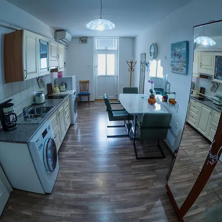 Apartma Mb-center